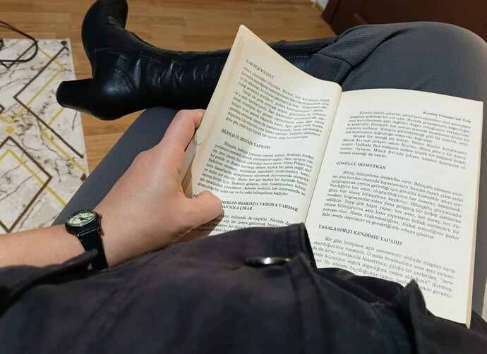 Kitap okumak mı, film izlemek mi?