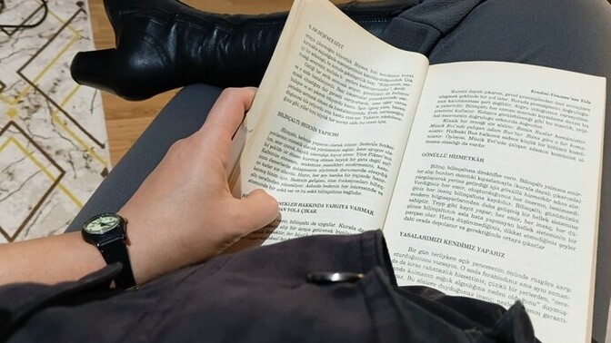 Kitap okumak mı, film izlemek mi?