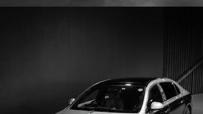 Mercedes-Maybach S-Serisi'ne çift renk mi, tek renk mi daha çok yakışıyor?