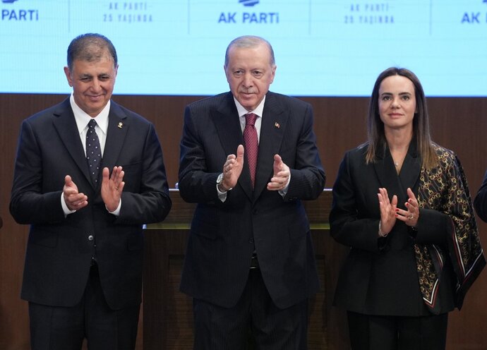 Cemil Tugay’ın CHP’den istifa edip AK Parti’ye geçmesi sizce doğru bir karar mı?