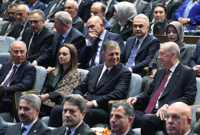 Cemil Tugay’ın CHP’den istifa edip AK Parti’ye geçmesi sizce doğru bir karar mı?
