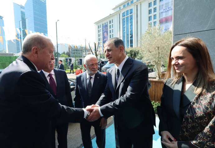 Cemil Tugay’ın CHP’den istifa edip AK Parti’ye geçmesi sizce doğru bir karar mı?