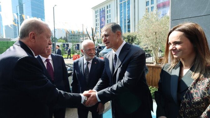 Cemil Tugay’ın CHP’den istifa edip AK Parti’ye geçmesi sizce doğru bir karar mı?