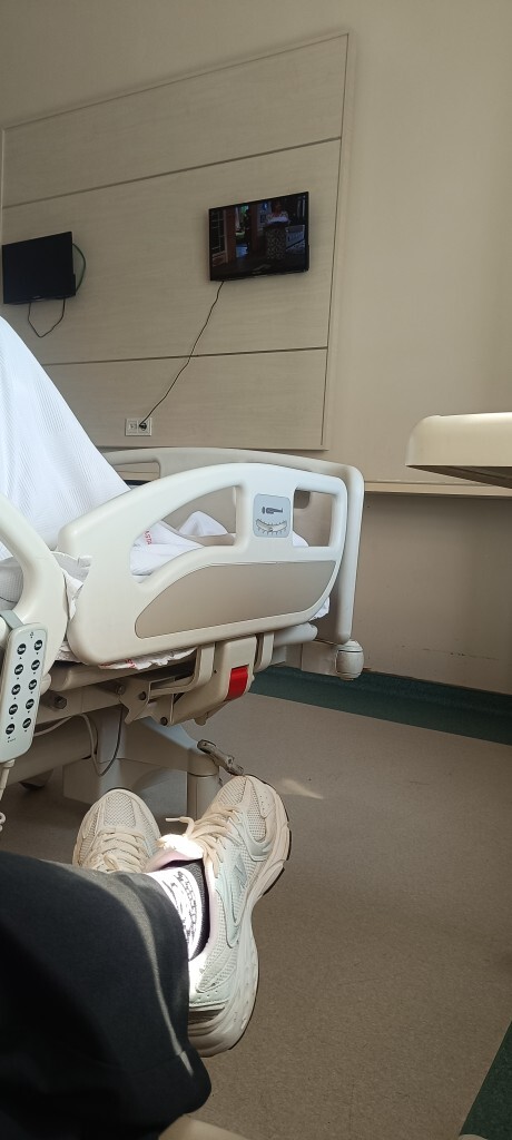 Refakatçi neden kimsenin umrunda değil 🥲 , Refakatçinin de refakatçiye ihtiyacı yok mu?