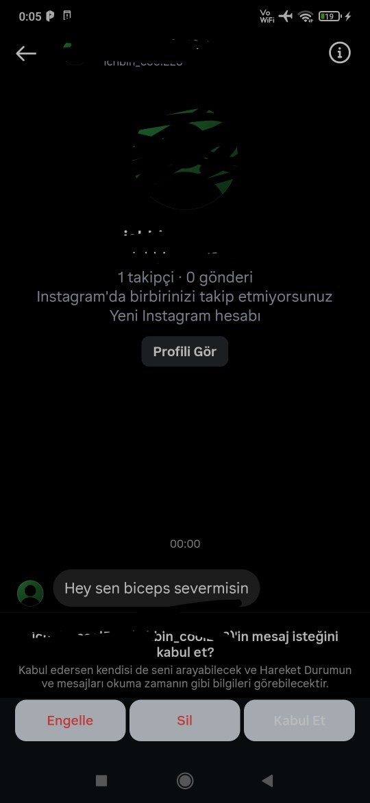İnşaatta çalışan birinin bicepsleri olur mu, bunu direkt sormaya utanıyorum?