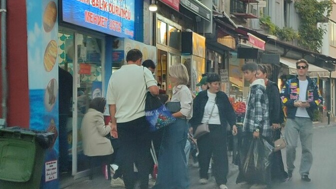 Popüler yerlere gidip yemek yemeyi sever misiniz?
