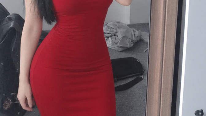 Bu elbisenin altına hangi renk ve model topuklu ayakkabı gider?