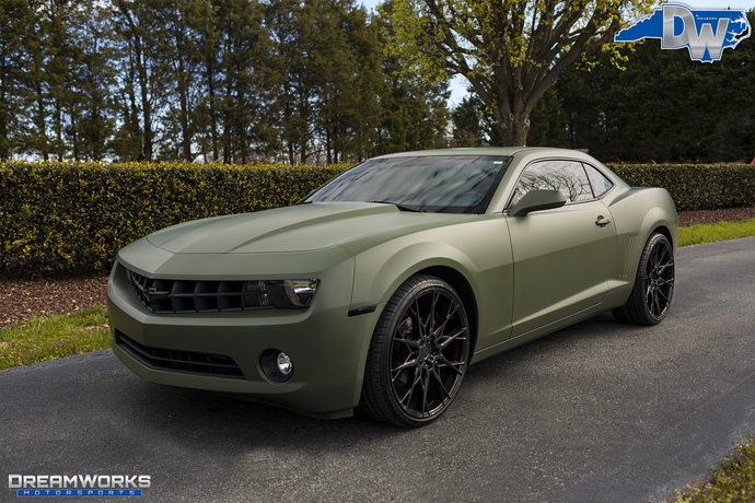 Dodge Challenger mı Chevrolet Camaro mu?