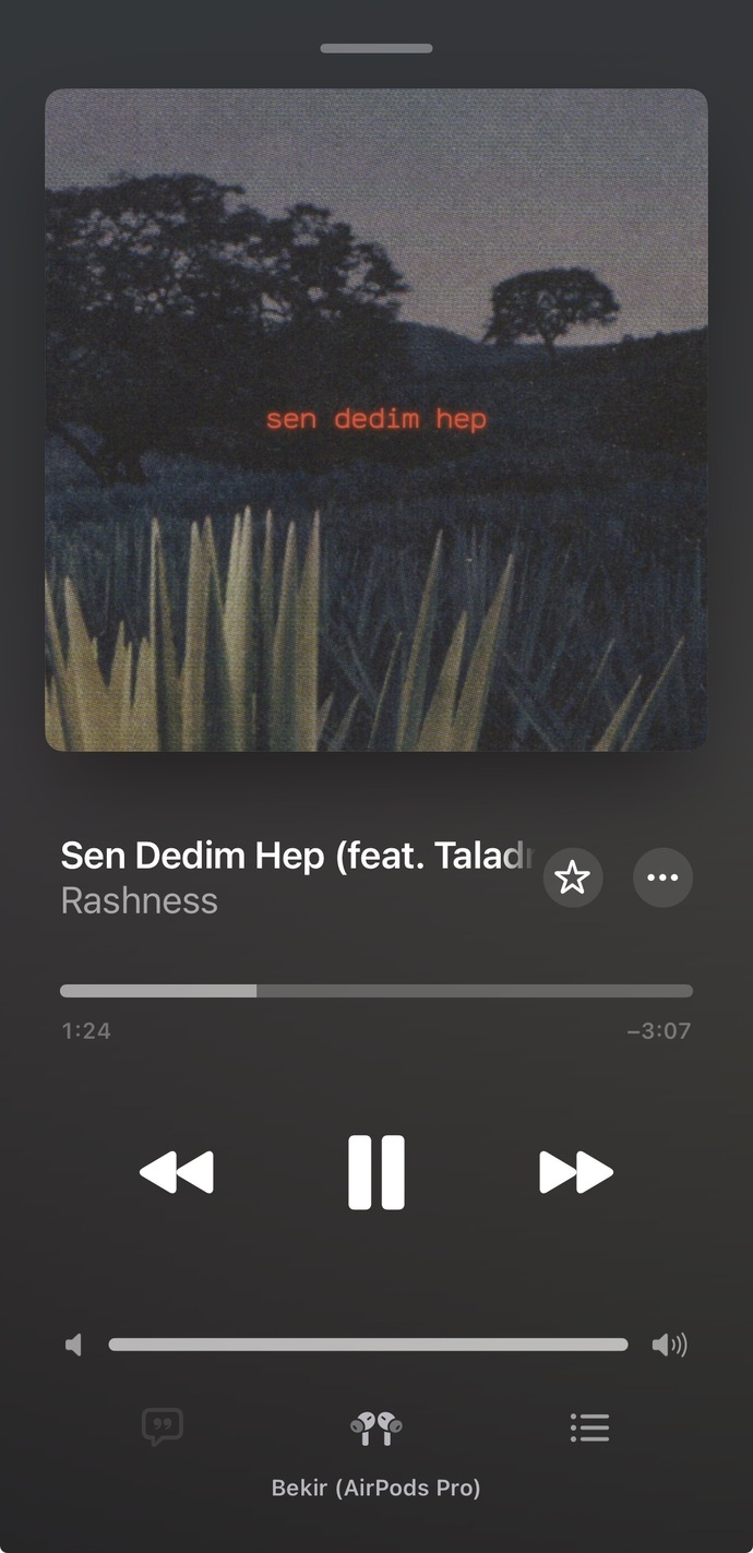 Şu sıralar sık sık dinlediğiniz bir şarkı var mı?