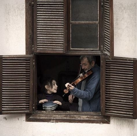 Aynı ben, büyümüş de küçülmüş halim demelik bir an belki?