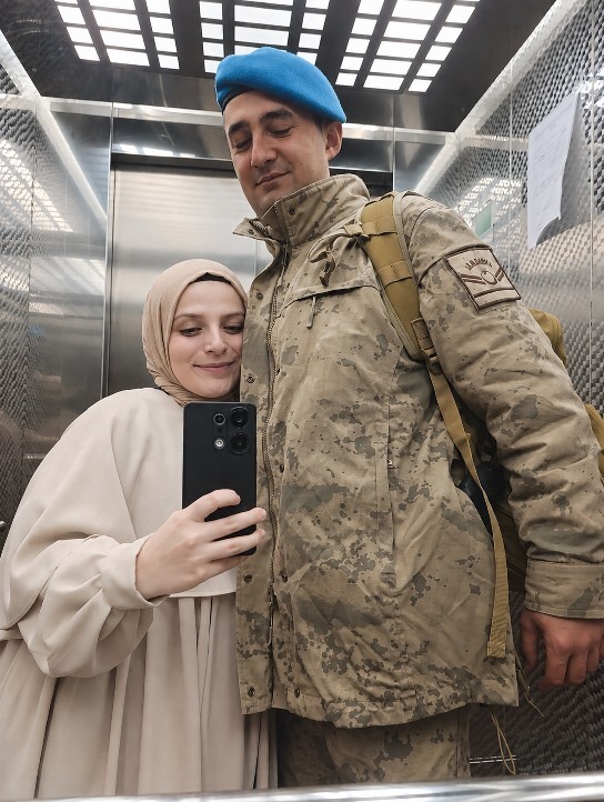 Canım eşimle iş çıkışı, ikimiz de fazlasıyla yorgun... Nasılız 🤎?