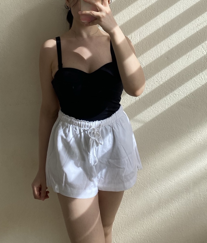 Fotodaki kız kaç kilo kaç boyda duruyo?