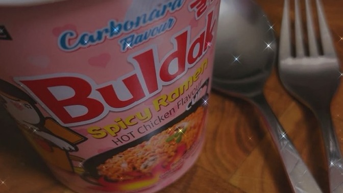 Sen de benim gibi Buldak noodle seviyor musun?