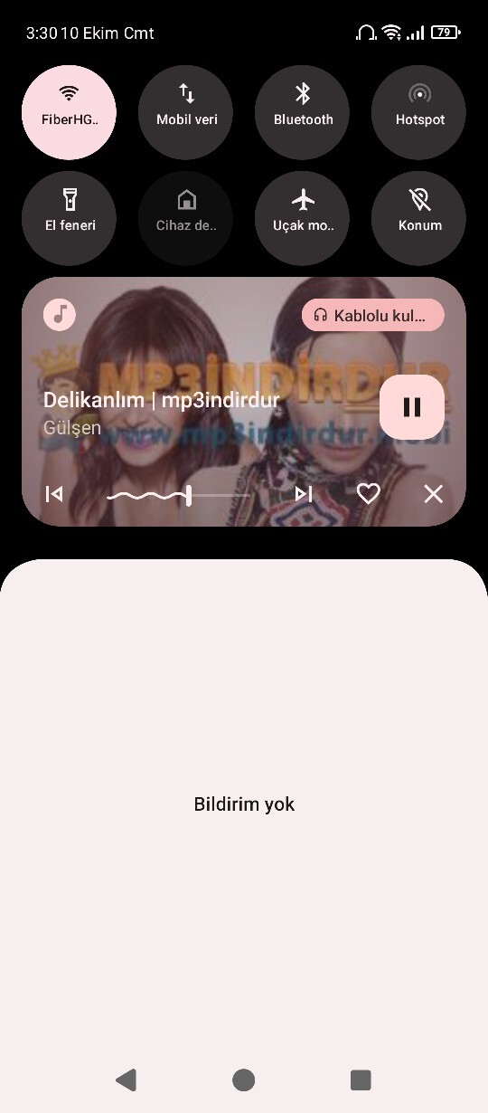 Gece vakti takılıp kaldığınız bir şarkı oluyor mu bazen?