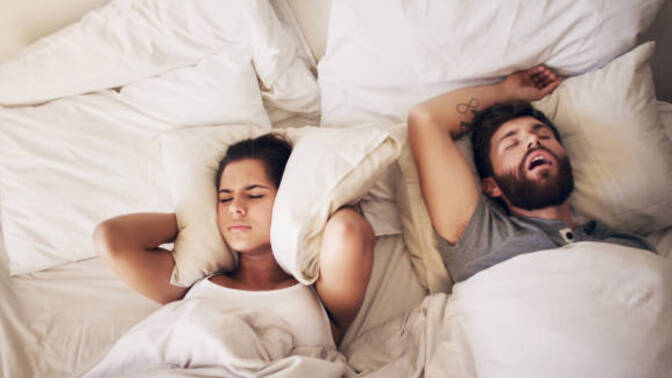 Partnerinizin uyurken horlaması sizi rahatsız eder mi?