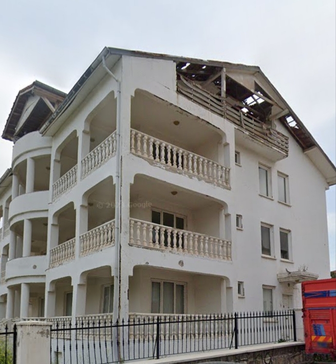 Bu evi neden kimse yıkmıyor?
