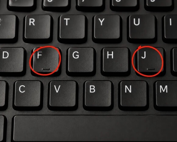 Birisi bana F ve J tuşlarının neden o küçük çizgileri olduğunu açıklayabilir mi?