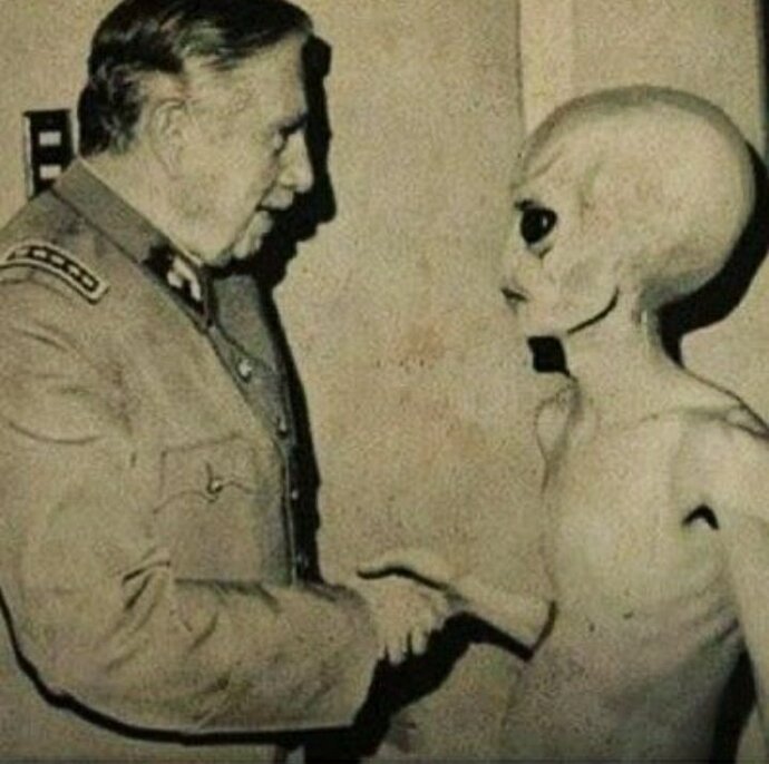 Bu uzaylılar neden hiç kıyafet giymiyor 🙄 ?