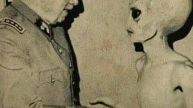 Bu uzaylılar neden hiç kıyafet giymiyor 🙄 ?