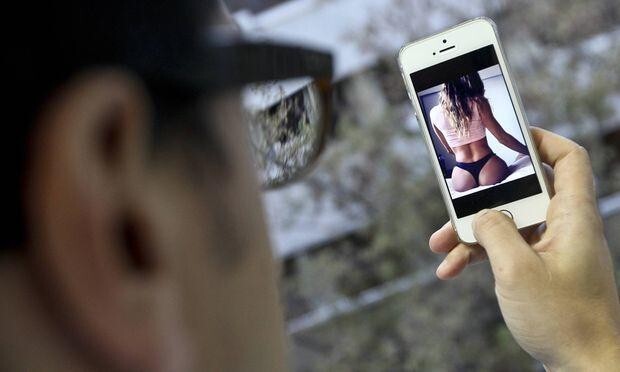 Telefonunuz bozulsa galerinizdeki özel fotoğraflar yüzünden tamire bırakır mıydınız?