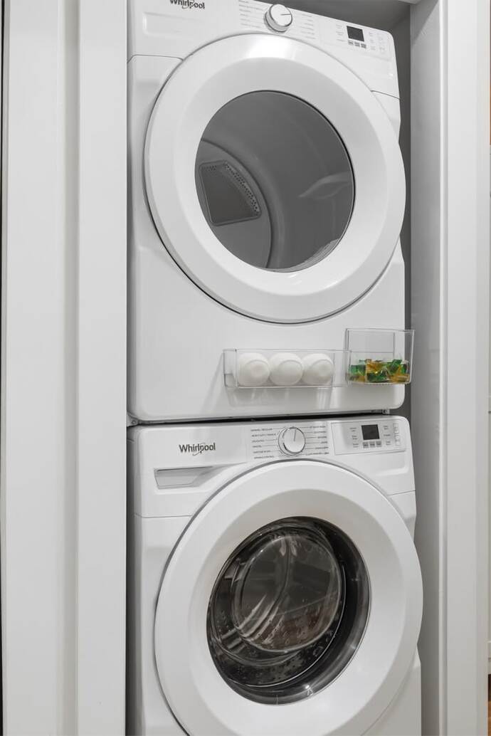Çamaşırlar makinede uzun süre bekleyince neden kokuyor?