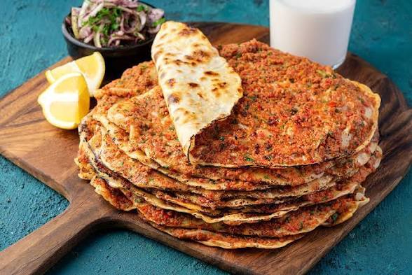 Lahmacun yerken dikine mi sararsın, enine mi?