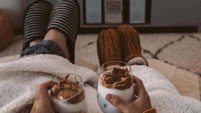 Evde vakit geçirmek sizin için pijama, terlik ve televizyon mu; yoksa temizlik ve düzen mi?