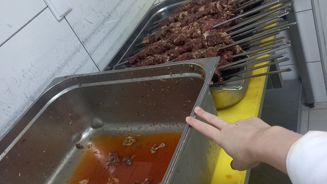 Sizce bu içi et dolu küveti kaç saatte bitirmişimdir?