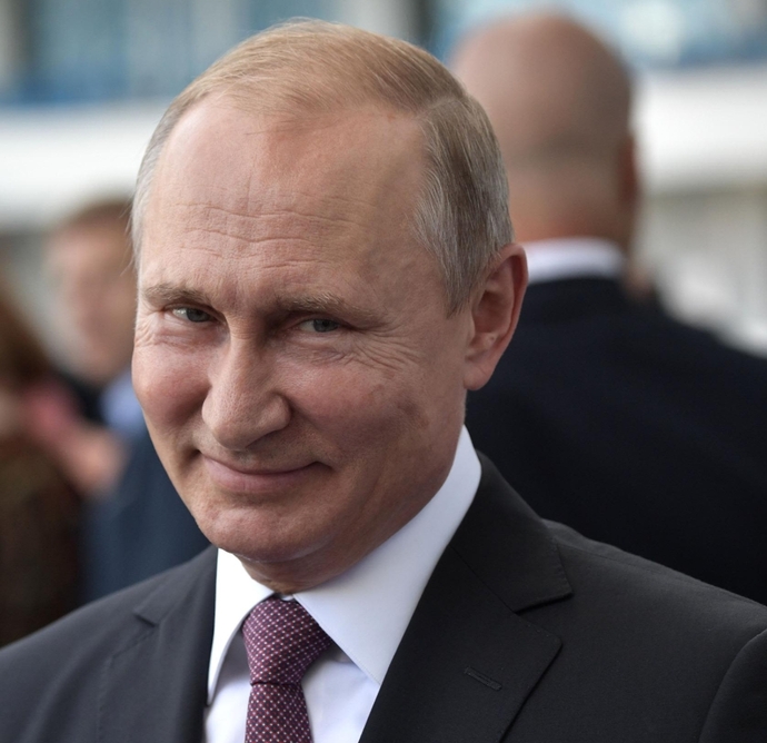 Kadınların birçoğu Putini çok yakışıklı ve ponçik buluyor. Sizce Putin yakışıklı biri mi?