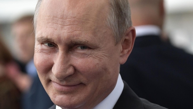 Kadınların birçoğu Putin'i çok yakışıklı ve ponçik buluyor. Sizce Putin yakışıklı biri mi?