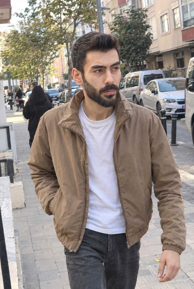 Sizce bu çocuk gerçek mi, sürekli paylaşım yapıyor?