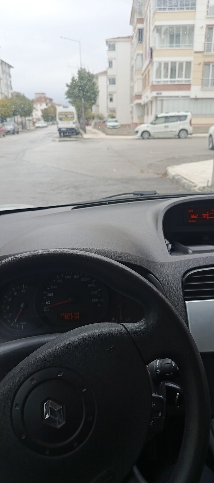 İn artık zalımın kızı! 20 dakikadır hazırlanıyor, sizde de böyle mi?