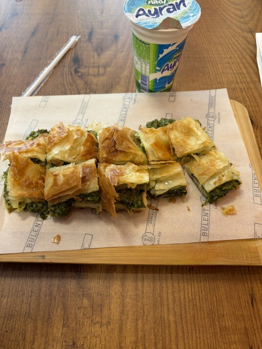 Ispanaklı börek sever misin?