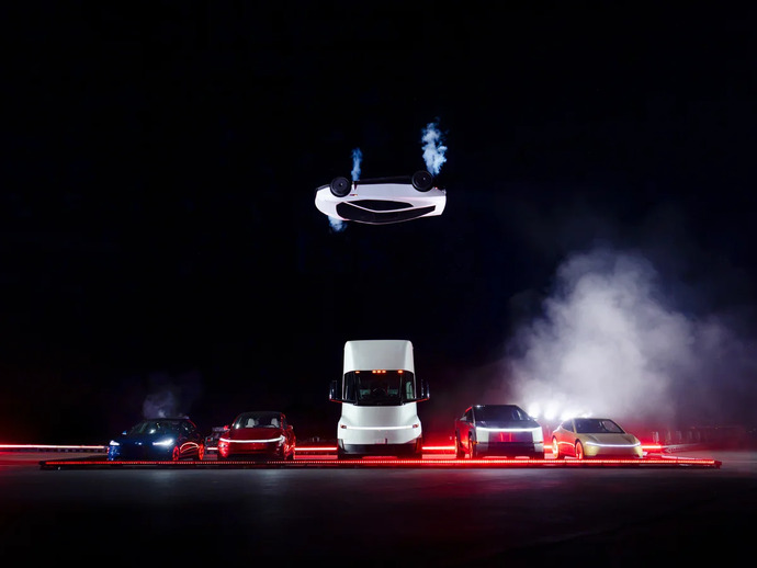 Uçan araba Tesla Roadster