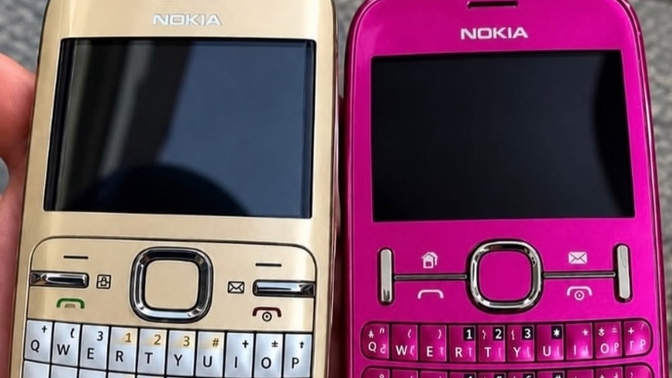 İlk aşkınız mı ilk telefonunuz mu hangi daha özel/di 🥹 ?