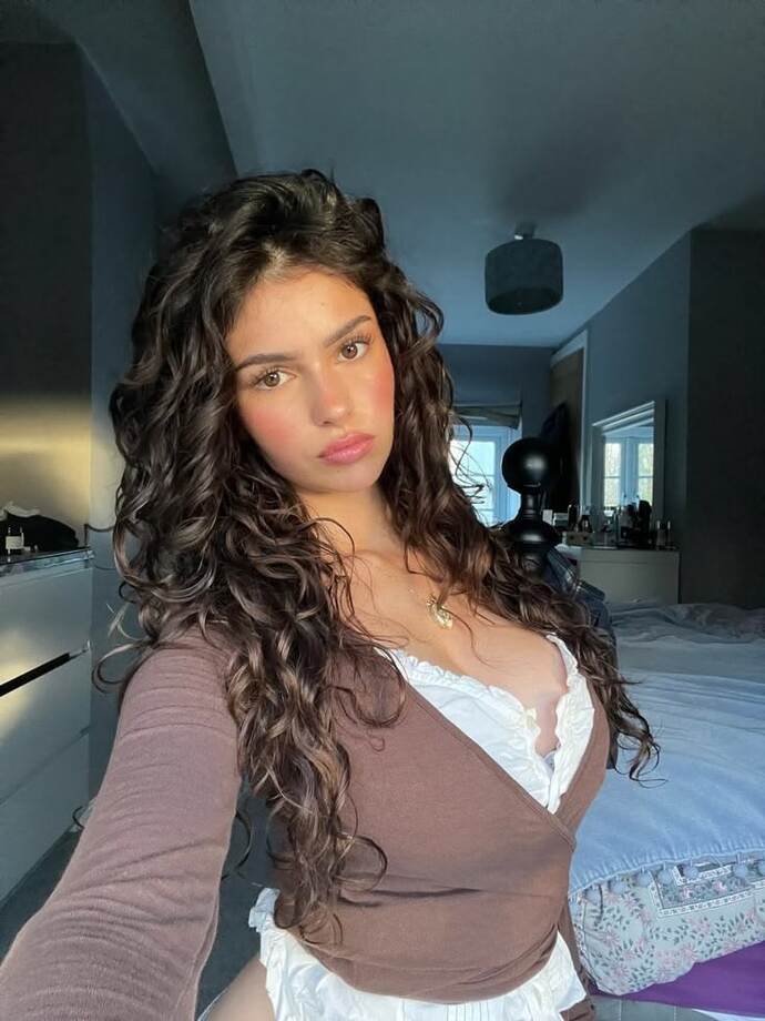 Sence kıvırcık saçların kendine özgü bir cazibesi var mıdır?