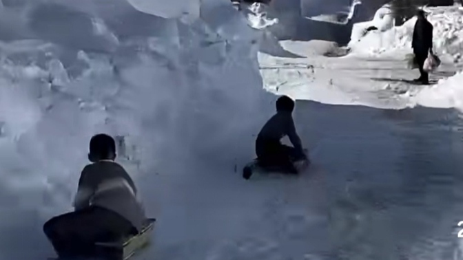 Bazı şehirlerde kar düşmeye başladı bu sene kaymayı düşünüyormusunuz?
