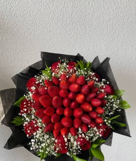 Çiçeklerle gelen adamları seveceğiz ne gerek var diyen erkekleri de annesi sevsin💅?