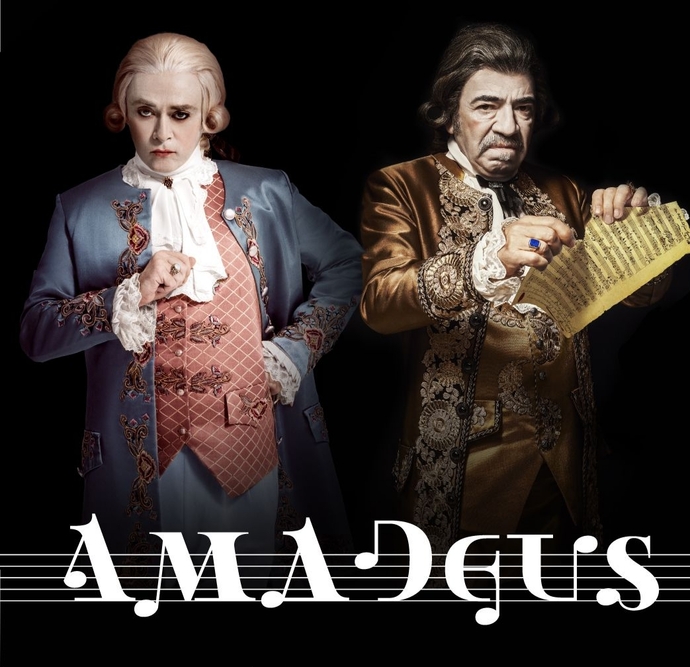 İzlemediyseniz Selçuk Yöntemin Mozartı oynadığı Amadeus oyunu veda turnesinde.. Şiddetle tavsiye ederim..