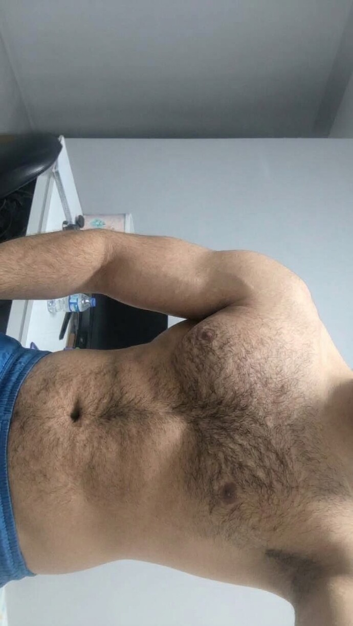 Kızlar, sizce erkekte vücut kılı erkeklik ve dominantlık göstergesi mi, yoksa itici mi?