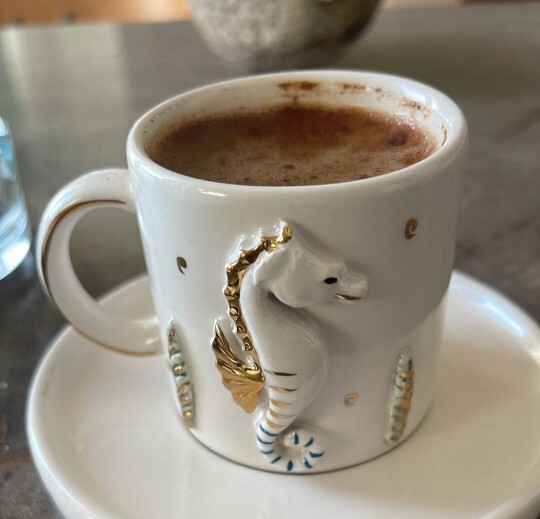 Hem kahve içip hem hobilerinizle ilgilenebilir misiniz?