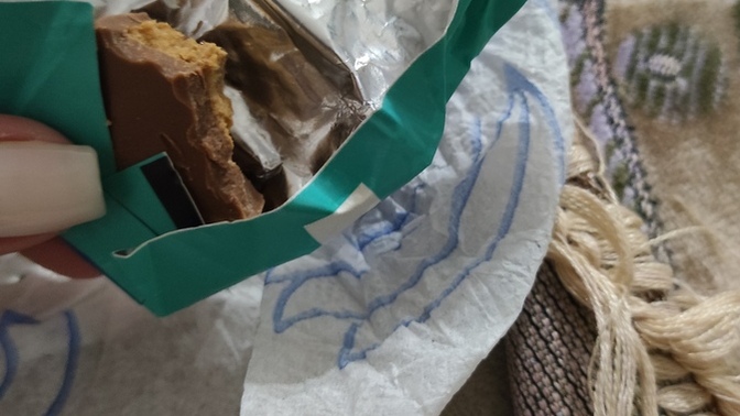 Yarım kalan çikolata mı senle bölüşür müydüm söyleyeyim mii?