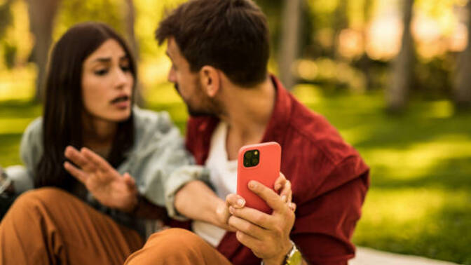 Seven insan kıskanır mı, yoksa kıskançlık aslında güvensizlikten mi kaynaklanır?