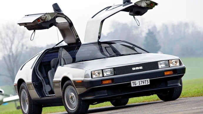 Delorean Dmc 12 arabasını hatırlıyor musunuz bu araba nasıl di sizce?