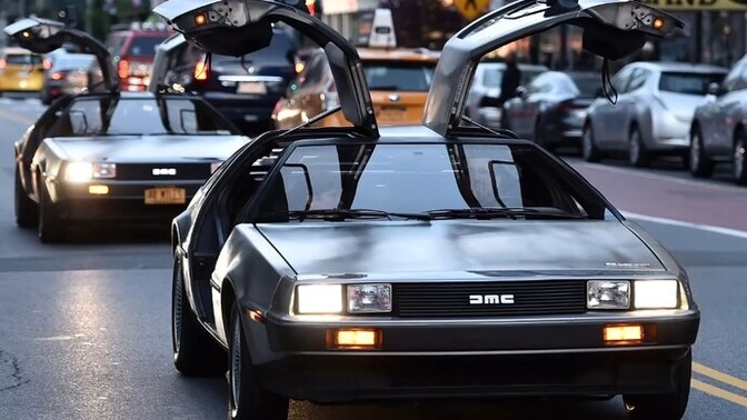 Delorean Dmc 12 arabasını hatırlıyor musunuz bu araba nasıl di sizce?
