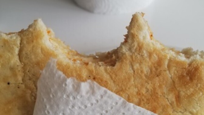 Siz hiç tost yerken kağıdı ısırdınız mı?
