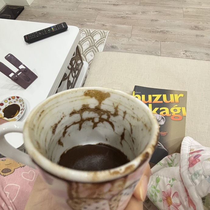 Kızlar, bir konuda fikrinizi alabilir miyim?