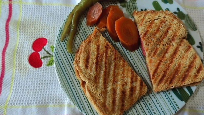 İyi bir dost mu 💁 yağlı bir tost 🥪 mu?