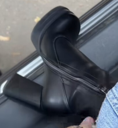 Sizce bu botların hangisi daha çekici?