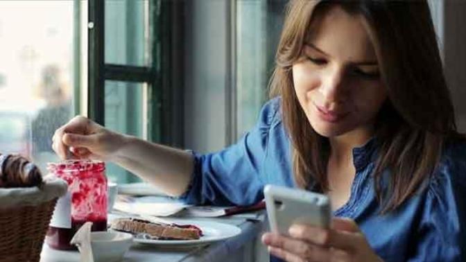 Whatsapp kodu ve sevgilinin numarasini yönlendirme herkese +1?